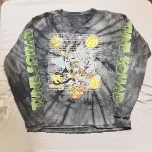 Grey long sleeve shirt with loony toon design